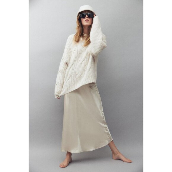 NWT H&M Ivory White Poly Wool Blend Chunky Cable Knit Crew Neck Sweater, Size M - Picture 1 of 14